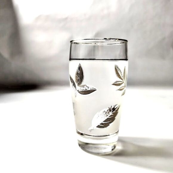 Libbey Frosted Silver Leaf Glass 10 Oz 5.5 Inches Tall Vintage Wear - Picture 2 of 5